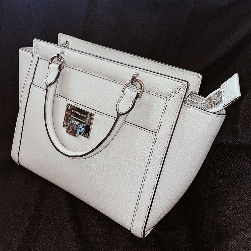 LIKE NEW Michael Kors Crossbody Satchel